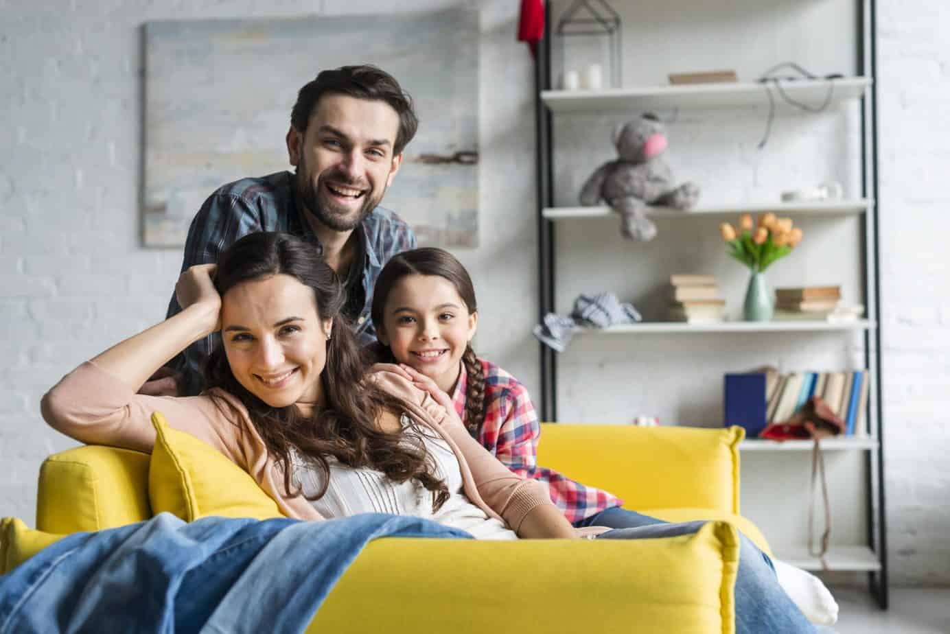 familia-feliz-con-prestamo-en-efectivo